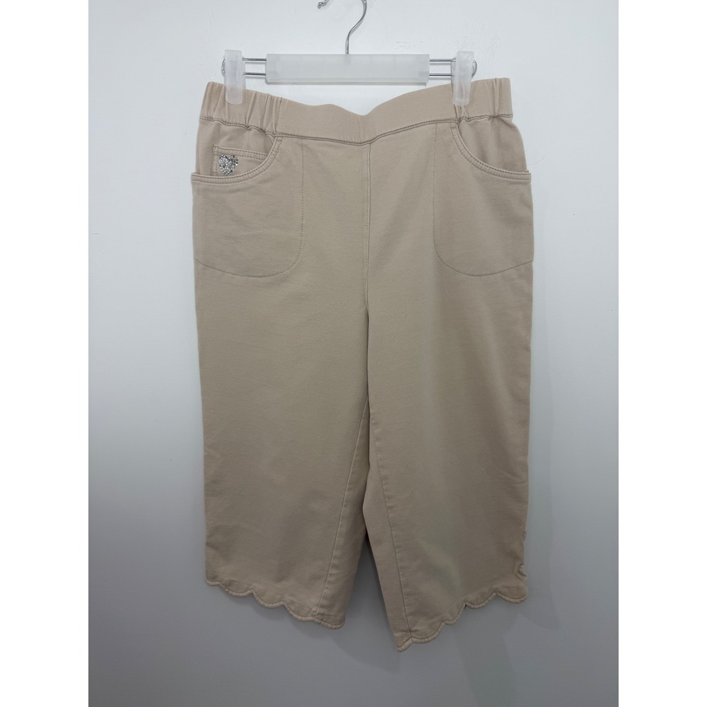 Quacker Factory DreamJeannes Scalloped Pedal Capri Pant Khaki M Rhinestone Heart